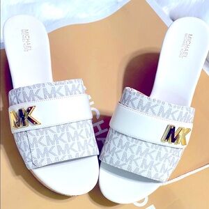 Michael Kors White Slide Sandals NEW 💃🏻